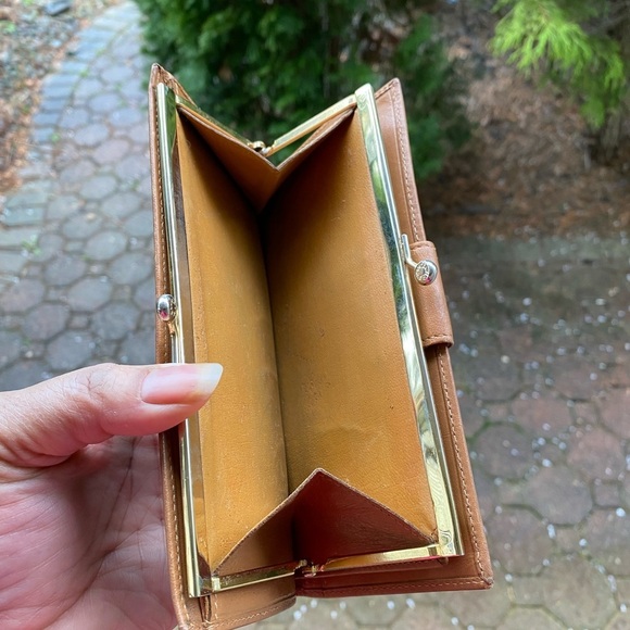 Preowned Celine Macadamia Bifold wallet - Picture 6 of 12